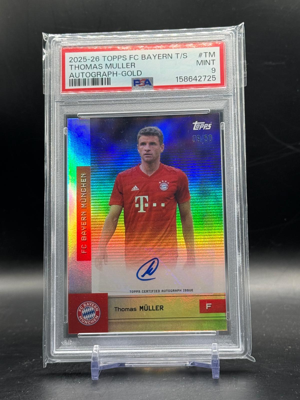 2025-26 Topps FC Bayern München Team Set Thomas Müller Gold Auto 09/50 PSA 9 158642725