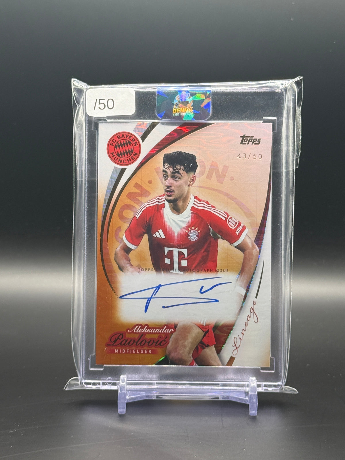 2025-26 Topps FC Bayern Lineage Aleksandar Pavlovic Bayern München Gold Auto 43/50