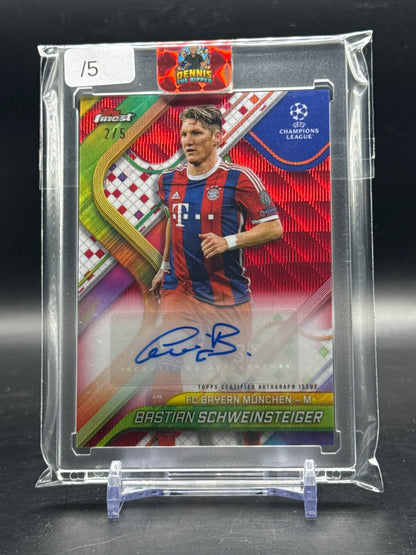 2024-25 Topps Finest UCC Bastian Schweinsteiger FC Bayern München Red Auto 2/5