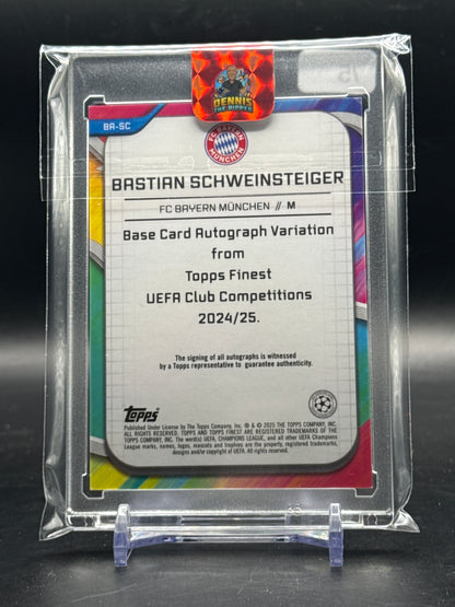 2024-25 Topps Finest UCC Bastian Schweinsteiger FC Bayern München Red Auto 2/5