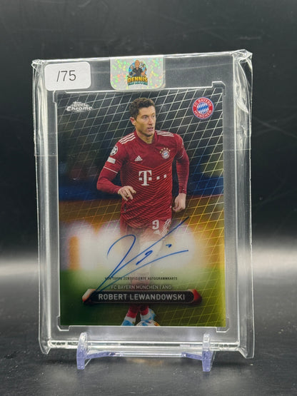 2021-22 Topps Chrome FC Bayern München Robert Lewandowski Auto 56/75