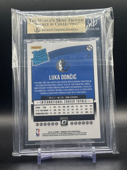2018-19 Panini Optic NBA Luka Doncic Dallas Mavericks Refractor Beckett 9,5 0013725522