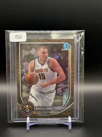 2025-26 Topps Bowman Chrome NBA Nikola Jokic Denver Nuggets Gold Reptilian 08/50